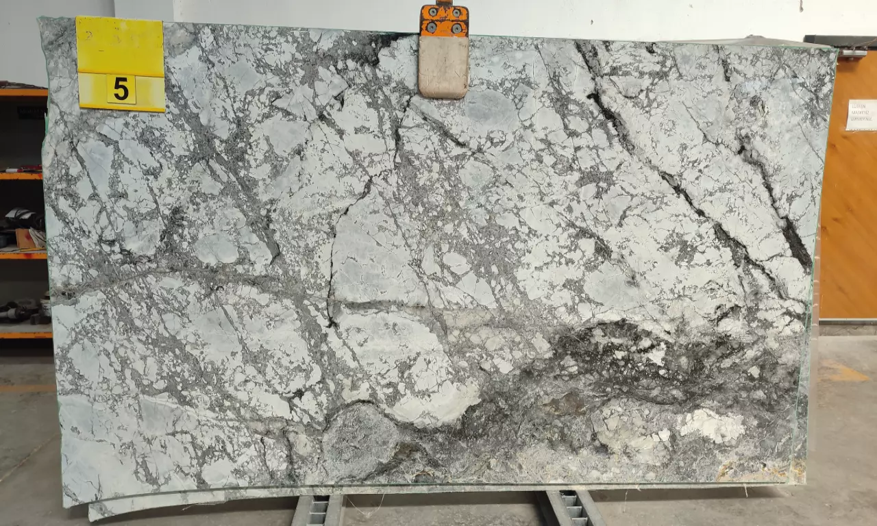 INVISIBLE GREY - Image 2